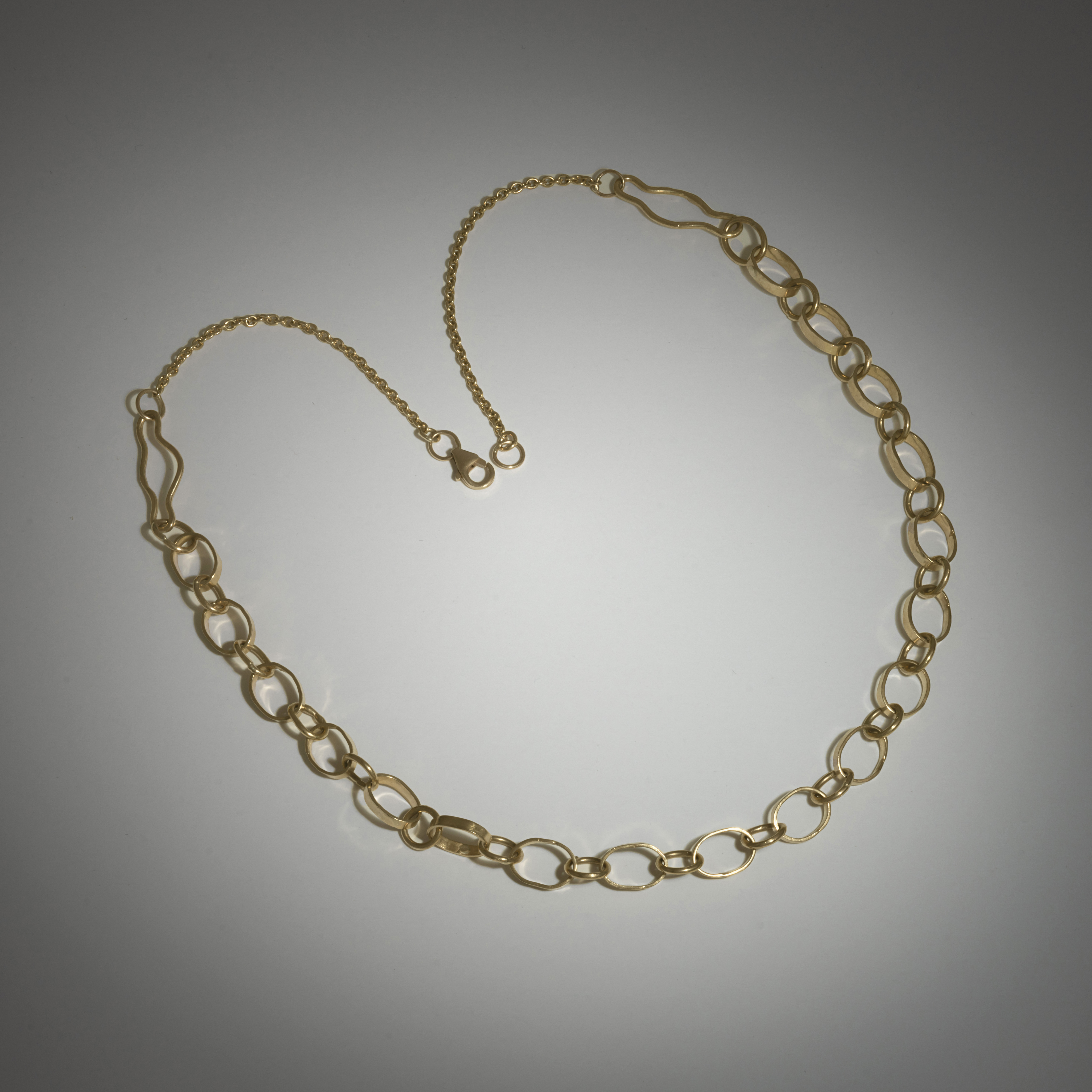Royal Oval link neck chain 18 k yellow gold